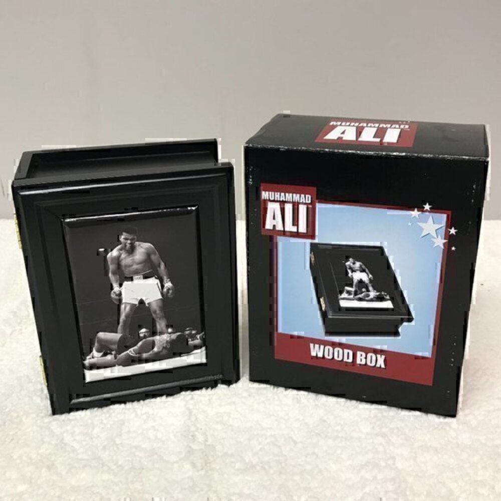 Vandor LLC Muhammad Ali Licensed Men's Wooden Keepsake Box